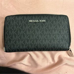 Michael Kors Black Monogram Wallet Like New